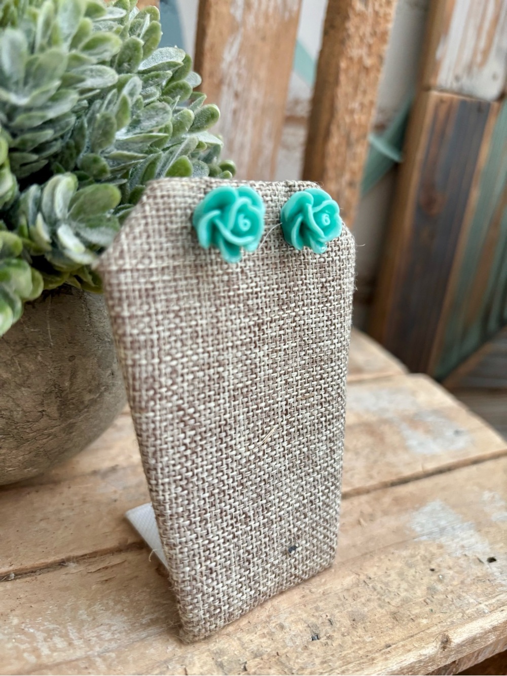 Julry Parts Women’s Flower Turquoise Stud Earrings NEW! - Picture 2 of 3